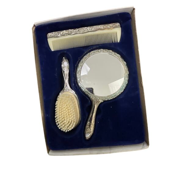 NWB Victorian Trading Co Brush Silver Comb & Mirror Silver Plated 3 Vanity Set - Picture 6 of 8